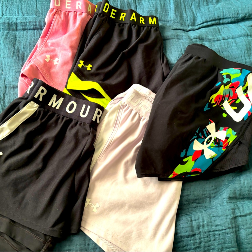 Women’s under armour short lot of 5-medium